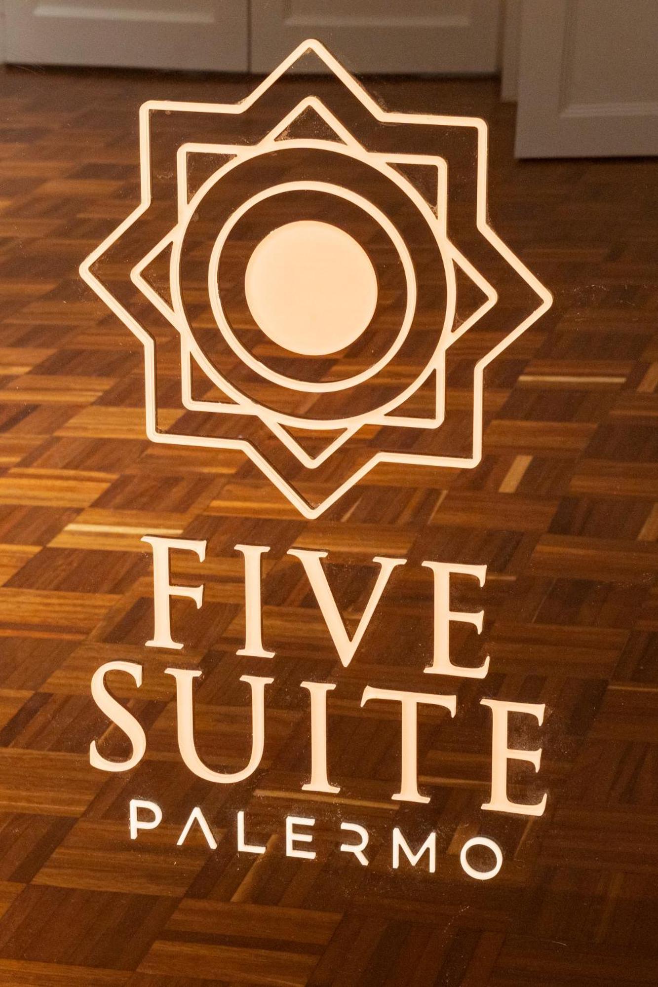 Five Casa de hóspedes *